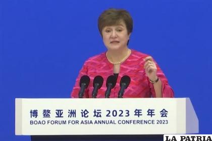 En esta imagen tomada de un video, la directora gerente del FMI, Kristalina Georgieva /AP Foto/Dake Kang, File