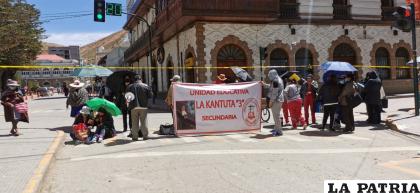 Maestros obstruyen el centro de la ciudad /LA PATRIA 
