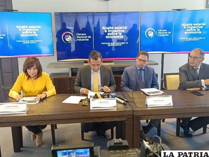 El presidente de la CNI, Pablo Camacho ayer efectuó una conferencia de prensa en La Paz /LA PATRIA