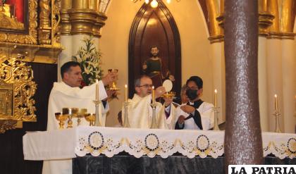 Celebración de la misa de la ?ltima Cena del Señor /LA PATRIA