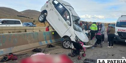 El carro terminó de esta manera sobre la carretera / RR.SS.