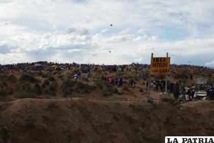 Familias enteras llegaron a los Arenales de Cochiraya /LA PATRIA 

