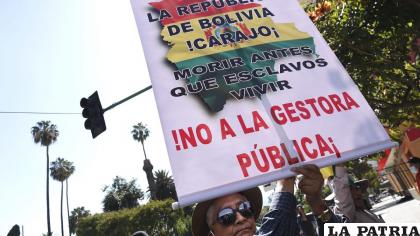 Jubilados en Cochabamba marchan en rechazo al inicio de operaciones de la Gestora /LA RAZ?N