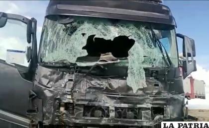 El tractocamión que chocó contra el minibús no tiene placas /LA PATRIA 