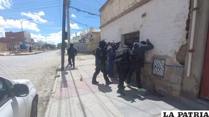 Funcionarios del GTS arrestaron a los cuatro sujetos /LA PATRIA