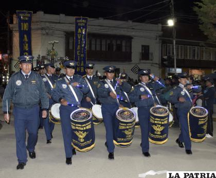 La banda de la Fuerza Aérea Boliviana también participó del desfile
