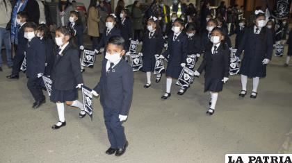 Los niños de primero mostraron el amor por su colegio 