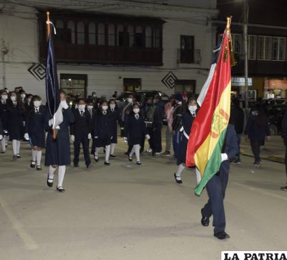 Los estudiantes de sexto curso cerraron el desfile