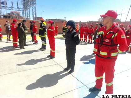 Bomberos recibieron distinciones /LA PATRIA