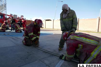 Cuatro periodistas vivieron en â€œcarne propiaâ€ ser bombero /LA PATRIA