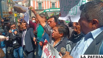 Periodistas protestaron ayer en Plaza Murillo /LA PATRIA
