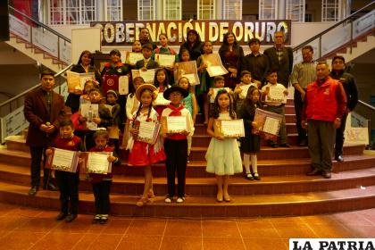 Varios artistas niños y personalidades que apoyan al sector infantil fueron distinguidos /LA PATRIA 