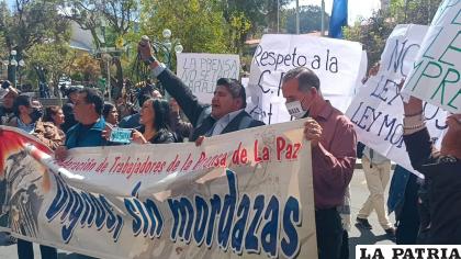 Periodistas protestaron el miércoles reciente en la Plaza Murillo /LA PATRIA