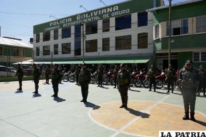 Efectivos policiales reconocidos durante el aniversario de la PAC / LA PATRIA
