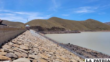 Represa de Tacagua alimenta cultivos del ganado de Challapata /LA PATRIA