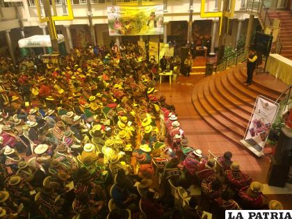 Al menos, 140 familias se benefician con firma de convenio / LA PATRIA