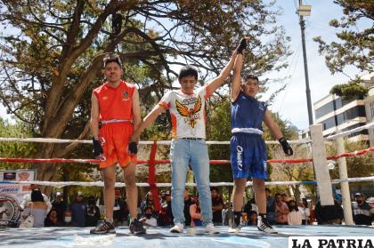 Hermez Espinoza y Erick Quispe cumplieron uno de los mejores combates de la jornada /LA PATRIA

