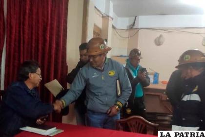 Reunión entre ejecutivos de la Comibol y Fedecomin de Potosí /ABI
