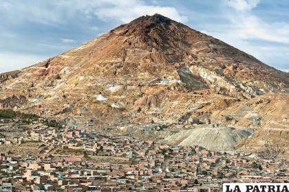 El Cerro Rico está afectado por la explotación minera /Shutterstock