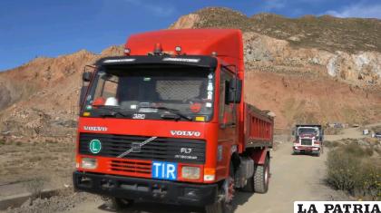 Los camiones continúan sacando el agregado del lugar /CMO