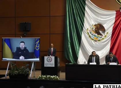 El presidente de Ucrania, Volodymyr Zelensky, se dirige al Congreso mexicano de forma virtual 
/AP Foto/Marco Ugarte