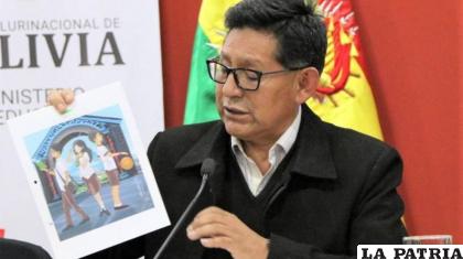 El ministro Pary cuando se admitió el plagio y anunció sanciones a responsables /RR.SS.