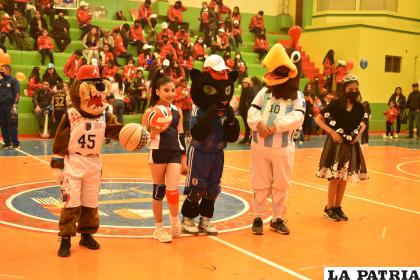 Las mascotas de los diferentes cursos estuvieron presentes en la actividad /LA PATRIA