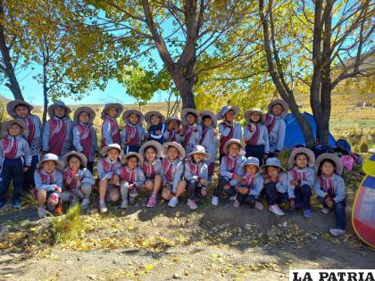 Niños disfrutan de las excursiones autorizadas por la Dirección Distrital de Oruro /LA PATRIA