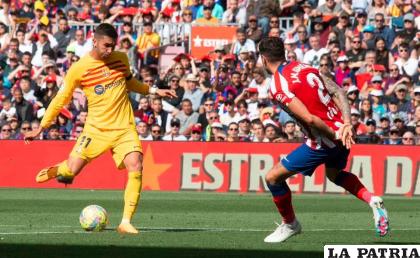 Ferran Torres remata para anotar el único tanto del partido /as.com