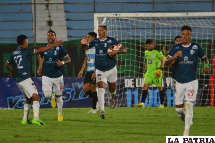 Leandro Corulo marcó los dos goles de penal para Real Tomayapo /APG