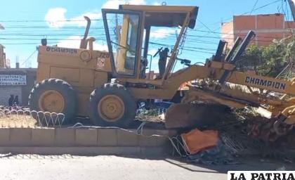 Motoniveladora en Sucre atropella a una trabajadora de áreas verdes /Radio América