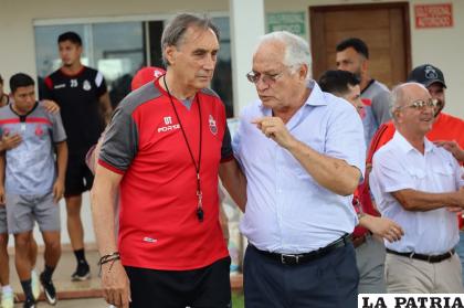 Miguel Portugal fue presentado por la dirigencia del club Guabirá /Club Guabirá