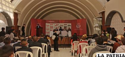 Acto de presentación de libros de los tres autores /LA PATRIA