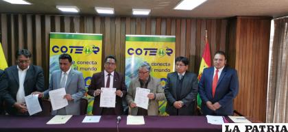 Firma de convenio maro entre la UTO y Coteor R.L./ LA PATRIA