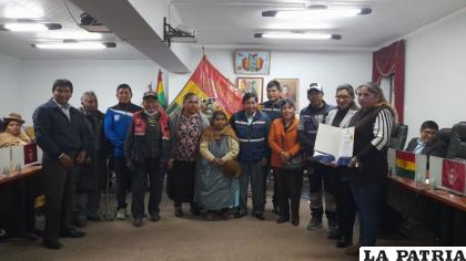 Canillitas de Oruro reciben reconocimiento por su trabajo /Brigada Parlamentaria