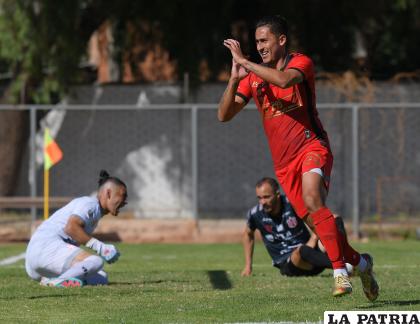 Andrés Llano marcó los dos goles del triunfo de FC Universitario /APG

