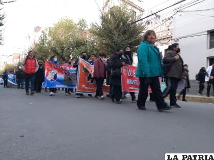 Magisterio en marcha expresa su rechazo a la malla curricular 
/ LA PATRIA