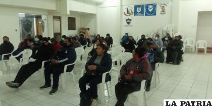 Durante la reunión de los delegados del futsal municipal /LA PATRIA