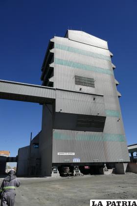 Horno Ausmelt en funcionamiento en Vinto /LA PATRIA