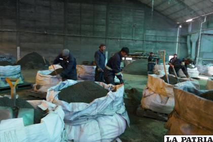 Los concentrados de mineral se preparan para ser tostados /LA PATRIA
