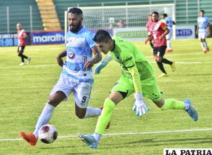 Juan Teles (9) fue autor de dos goles para el triunfo de Vaca Diez /APG
