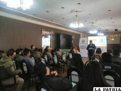 Capacitación sobre la caja de toma de evidencias para víctimas de agresión sexual /LA PATRIA
