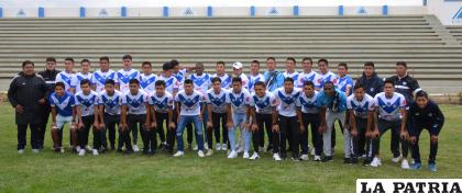 Algunos futbolistas ponen condiciones para vestir la casaca de la â€œVâ€ azulada /LA PATRIA