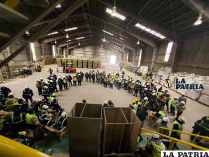 Vigilia de trabajadores de Ecebol /LA PATRIA