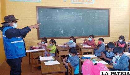 Niños durante clases en una unidad educativa de Oruro /Archivo LA PATRIA