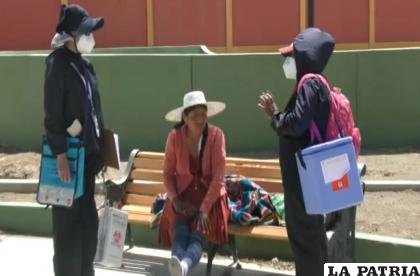 Brigadas se movilizan por Oruro, Huanuni, Challapata y Caracollo para realizar la vacunación correspondiente /LA PATRIA 
