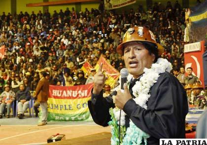 Huanuni fue el escenario para que Evo Morales “sepulte” al Decreto Supremo 21060