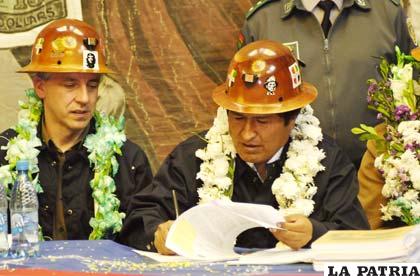 Surgen las primeras observaciones al decreto 861 que “elimina” el 21060, firmado ayer por el presidente Evo Morales