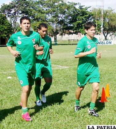 Jugadores de la selección boliviana en preparación física