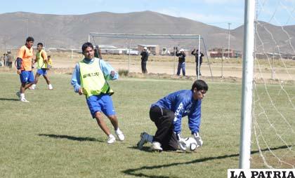 Alejandro Bejarano, entrena para volver al equipo principal